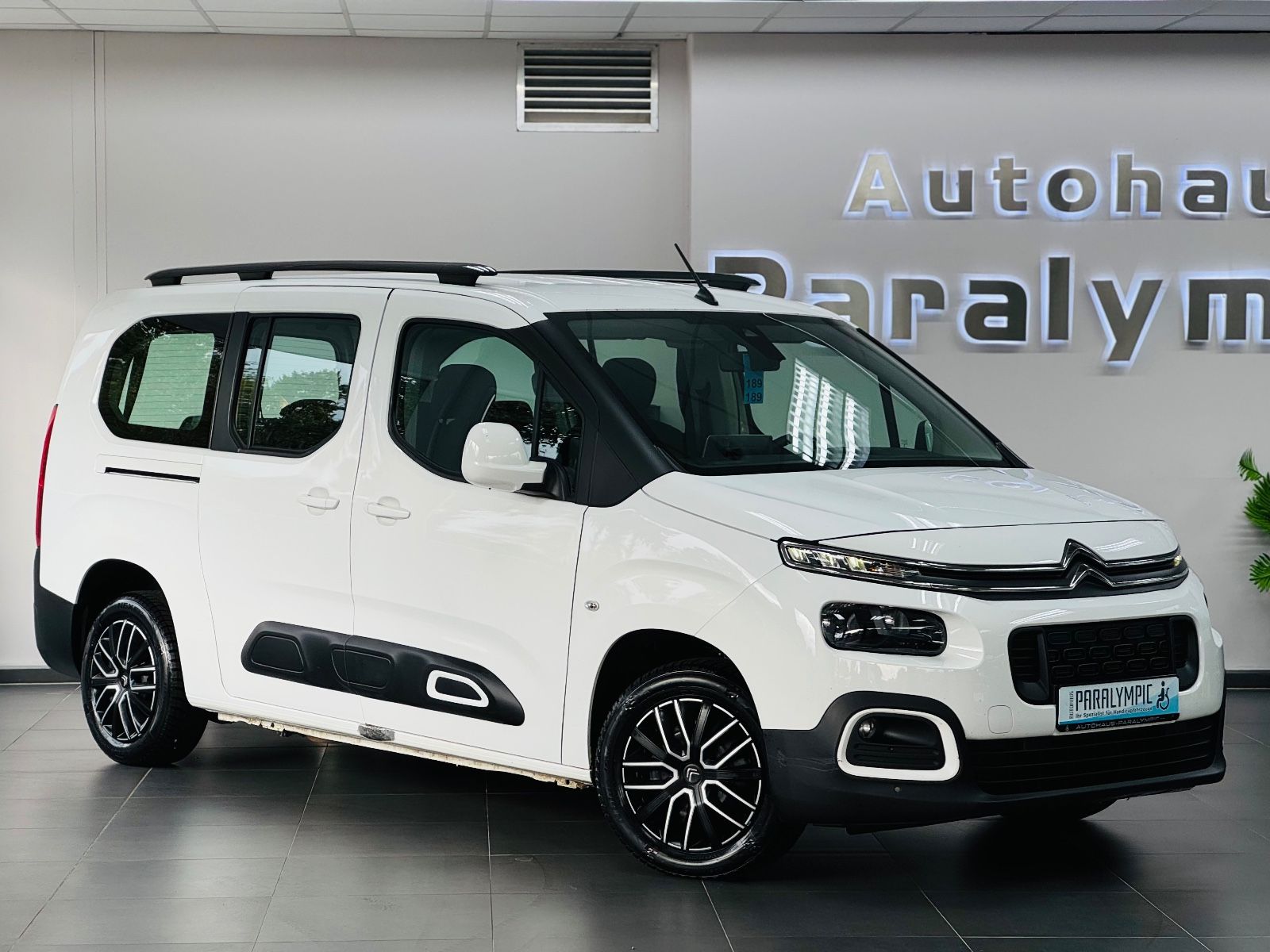 Berlingo Feel XL Behindertengerecht-Rampe