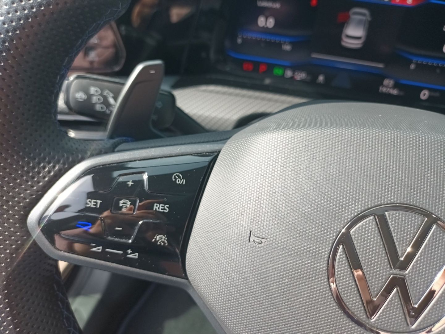 Volkswagen Golf VIII R 4Motion 2.0 TSI Ausparkassistent Sou foto 14