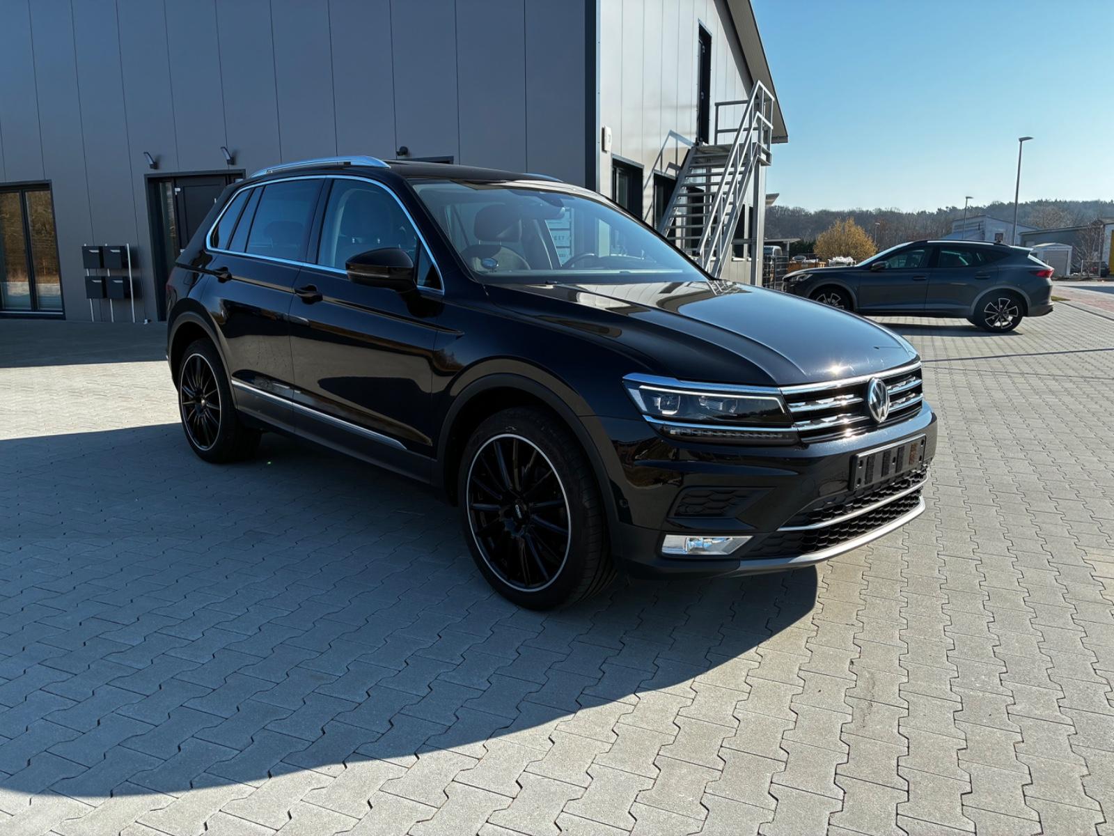 Volkswagen Tiguan Highline 4Motion DSG PANO LEDER S-HEFT