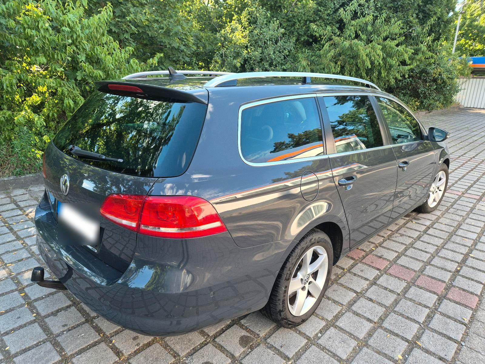 Volkswagen Passat 2013 — interior