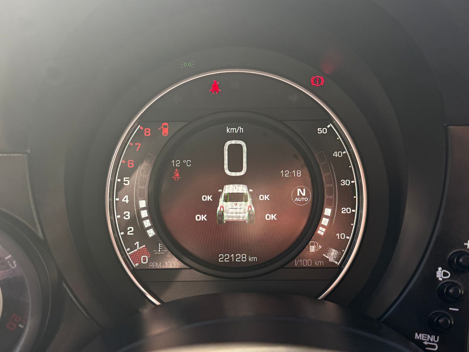 Fahrzeugabbildung Fiat Abarth 695Competizione/CARBON-SITZE/CARBON/BEATS