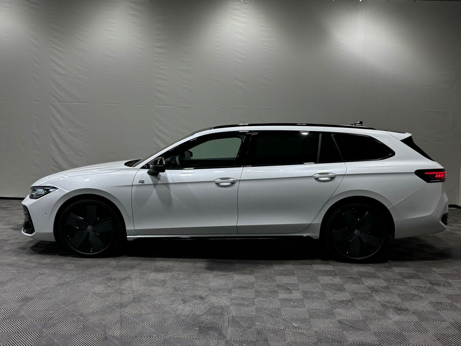 Volkswagen Passat Variant R-Line Signature 2.0 TDI DSG 4M foto 3