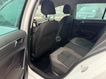 Volkswagen Golf - 11