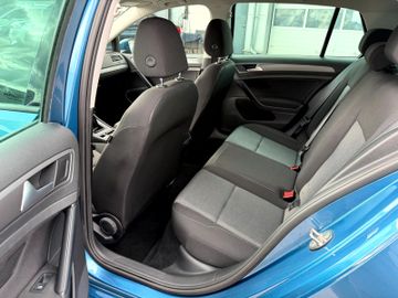 Volkswagen Golf - 10