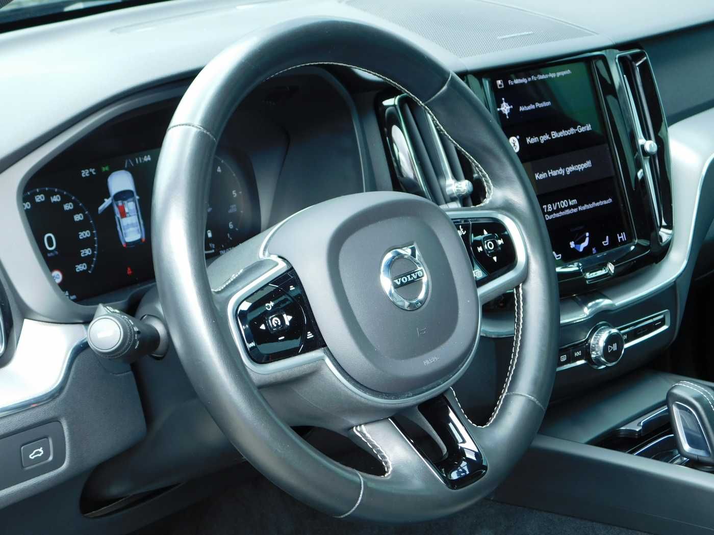 Fahrzeugabbildung Volvo XC60 Diesel B4 D AWD R-Design '21'-Zoll, AHK, PA