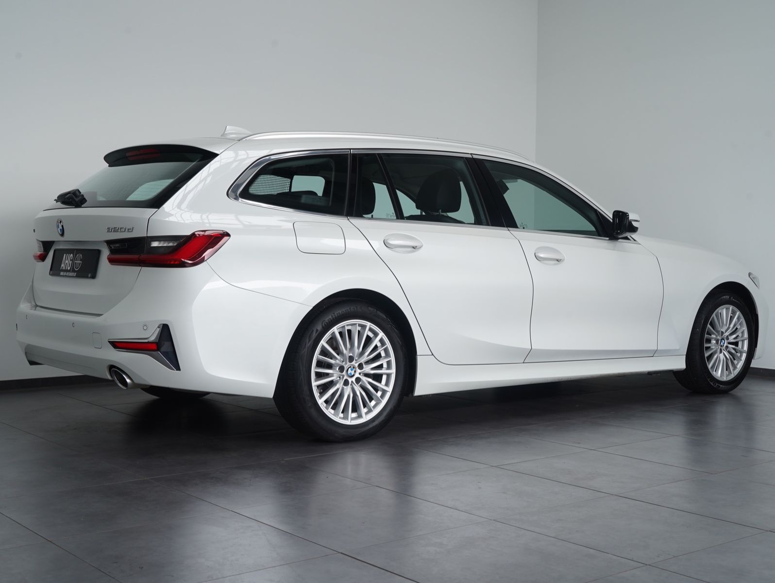 Fahrzeugabbildung BMW 320 d xDrive Touring Luxury Line