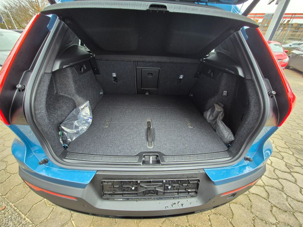 Fahrzeugabbildung Volvo XC40 B3 B DKG Plus Dark+PixelLED+Allwetter+