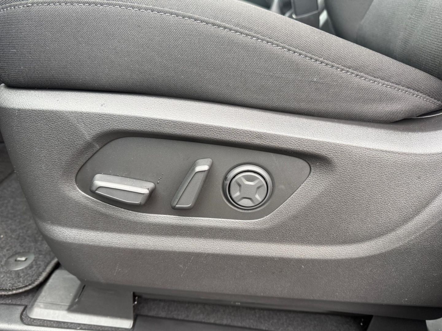 Fahrzeugabbildung Hyundai STARIA Trend Hybrid 1.6 T-GDI 9-SITZER KAMERA+AC
