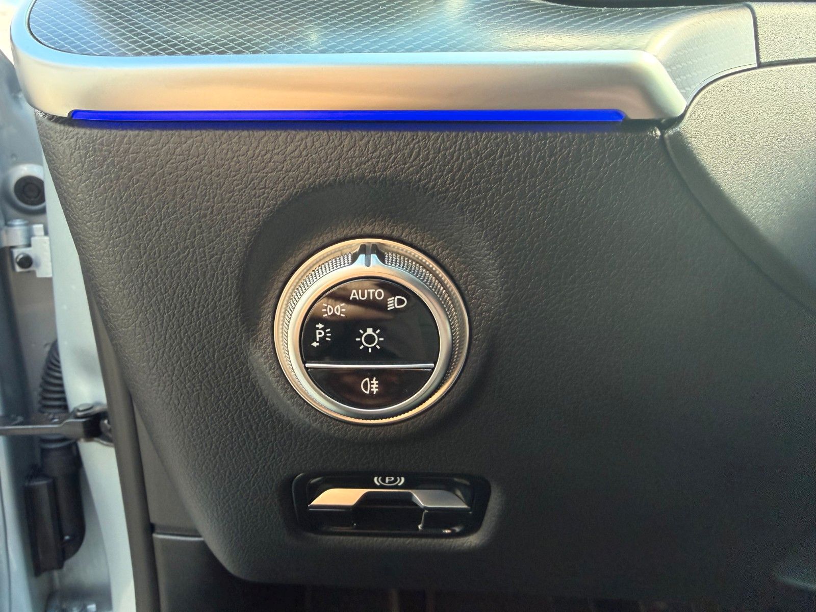 Fahrzeugabbildung Mercedes-Benz C 220d T 4M Avantgarde+Distr+AHK+Memory+360+uvm.