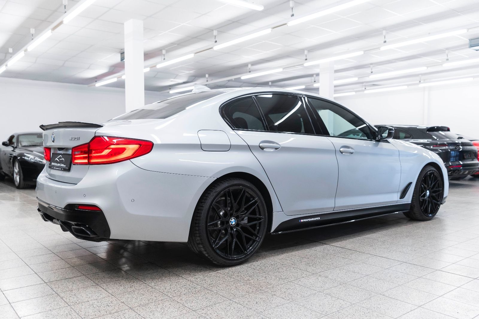 Fahrzeugabbildung BMW 530i xDrive M-Performance HUD LED KAM TOTW NAV