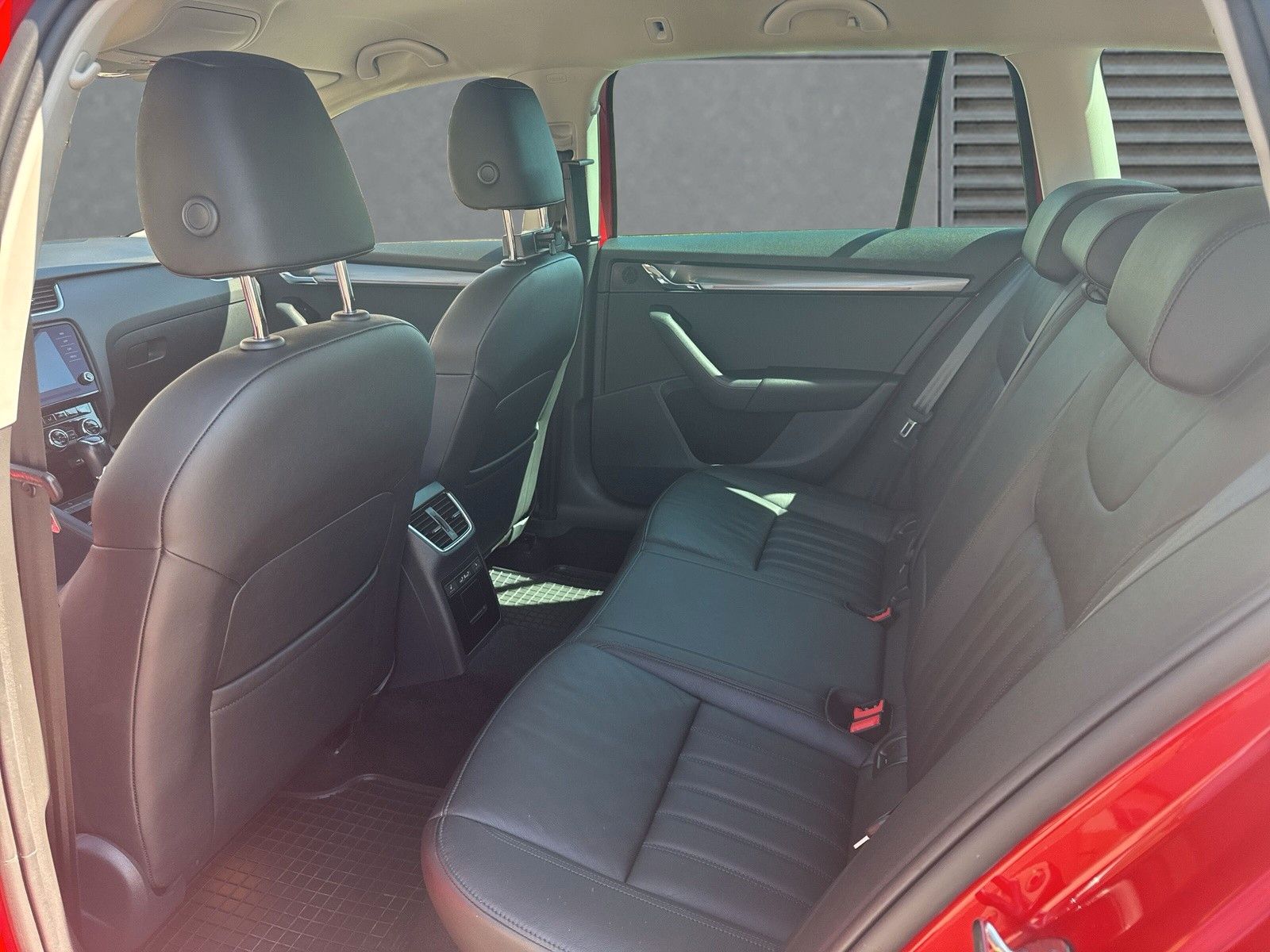 Skoda OCTAVIA COMBI 2,0 TDI PREMIUM EDITION LEDER ACC foto 13
