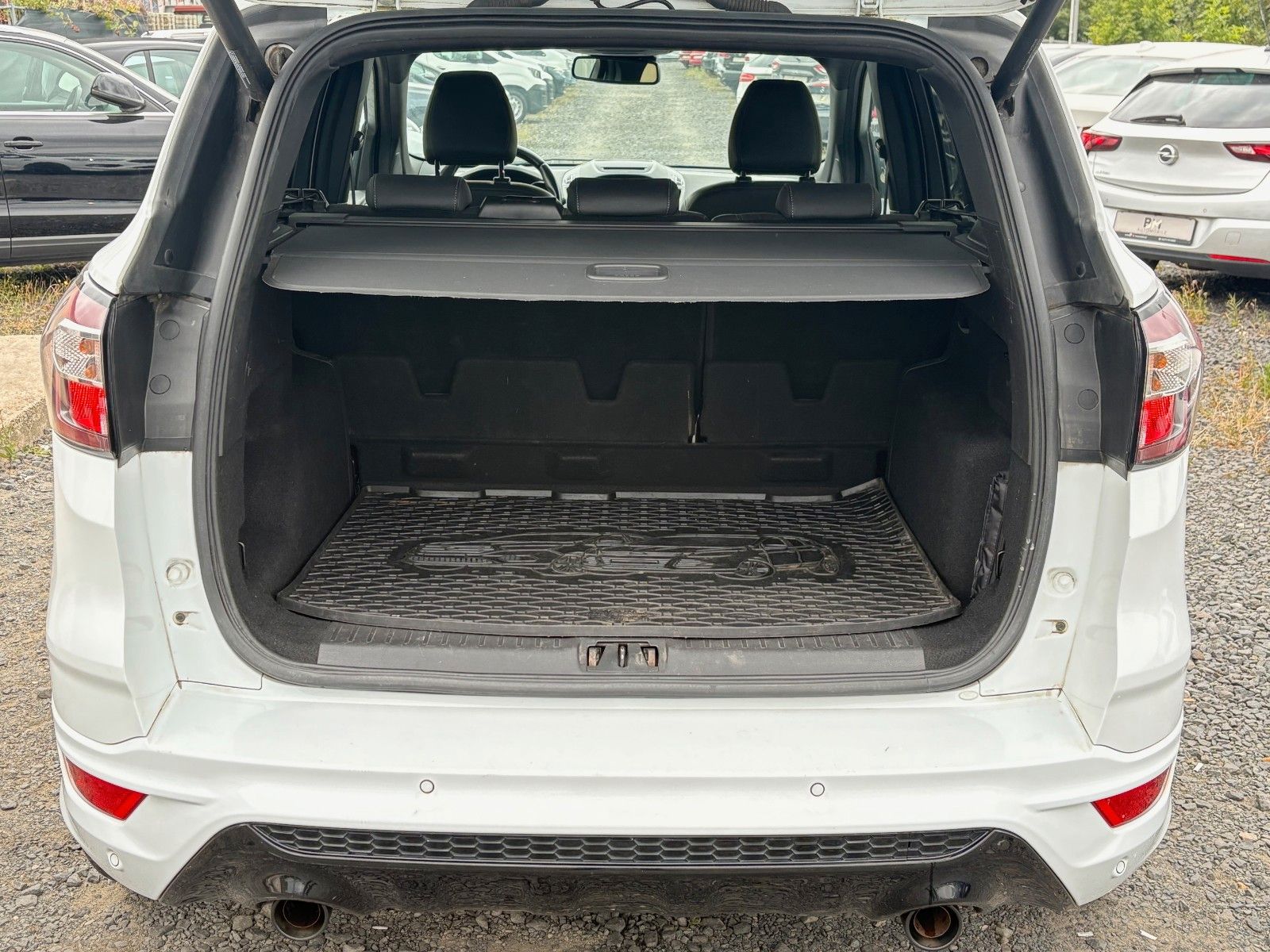 Fahrzeugabbildung Ford Kuga 2.0 TDCi 4x4 ST-Line Aut. Navi Leder Xenon