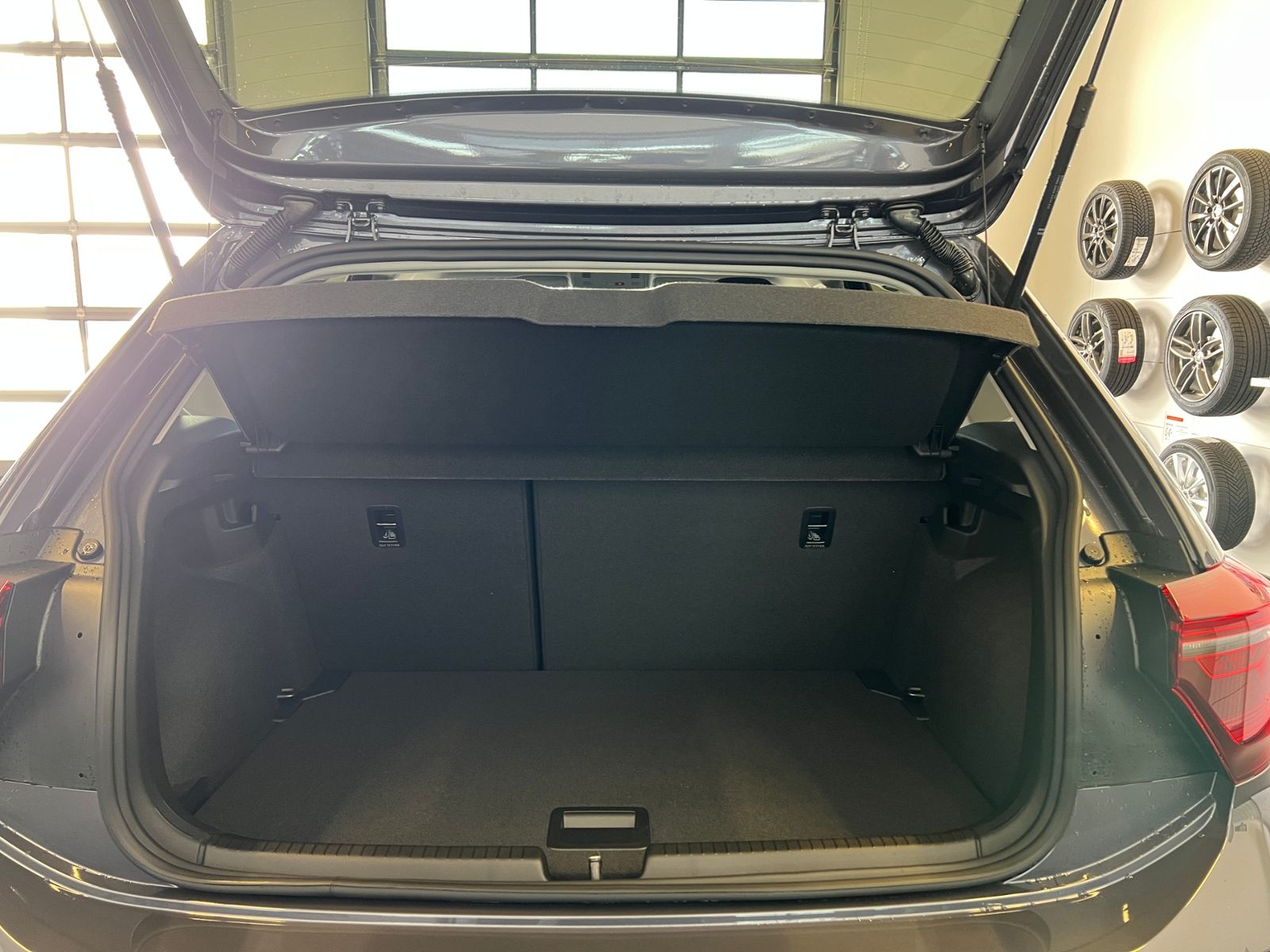 Fahrzeugabbildung Volkswagen Polo Style 1.0 TSI *15"-LM, Navi, ACC*