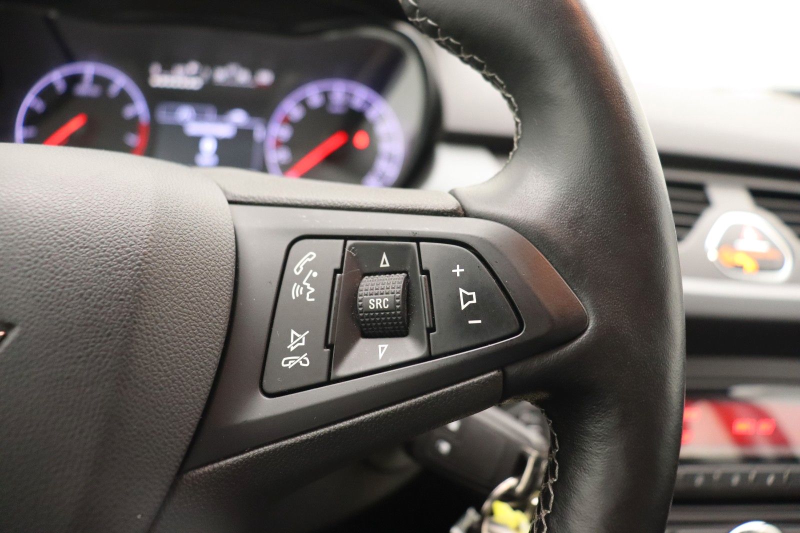 Fahrzeugabbildung Opel Corsa E 1.4 Edition SHZ TEMPO PDC
