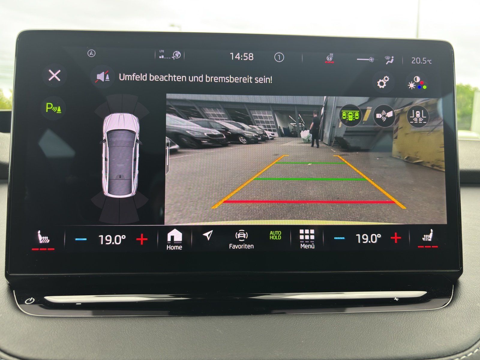 Fahrzeugabbildung SKODA Enyaq Coupe RS 4x4/Wärmepumpe/DCC/HUD/AHK/ACC