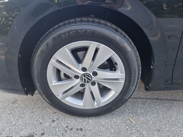 Fahrzeugabbildung Volkswagen Golf VIII Variant 1.5 TSI LIFE SHZ LED NAVI KLIM