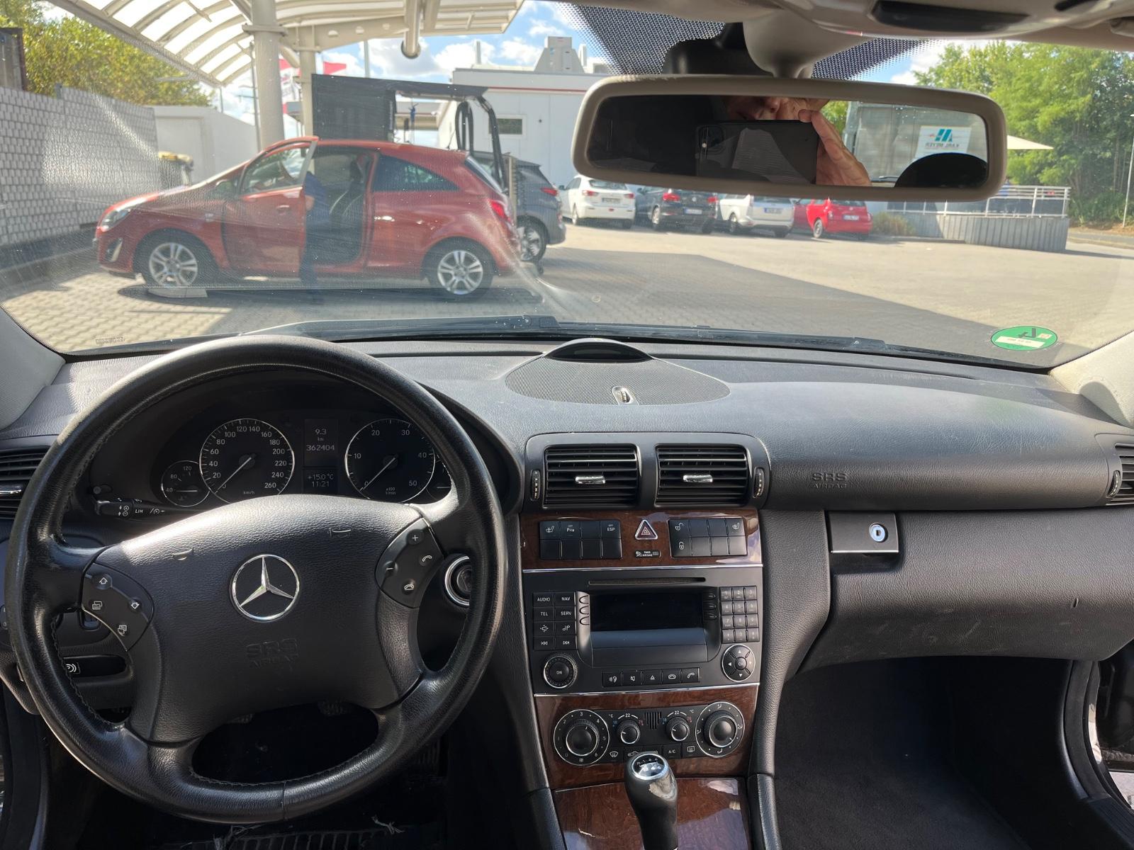 Mercedes-Benz C200 2006 — photo 12
