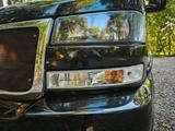 GMC Savana  komplett schwarz - GMC Savana mit Benzin-Antrieb: Automatik