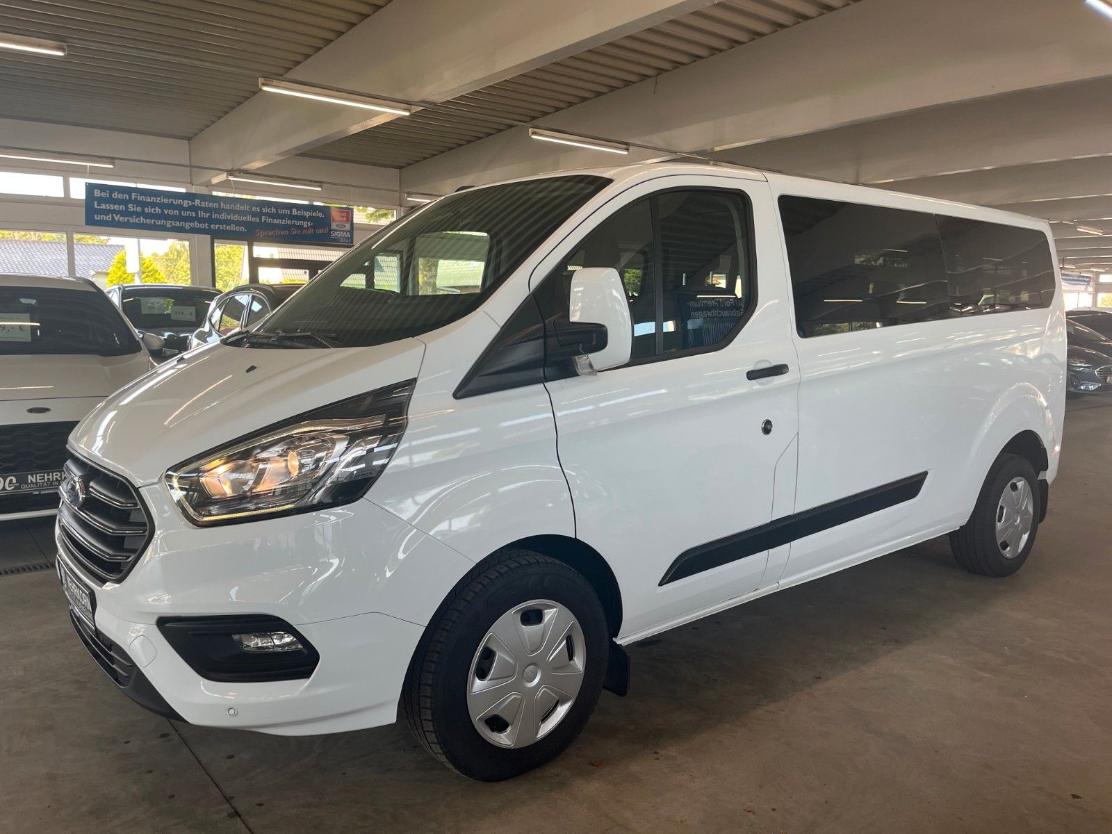 Fahrzeugabbildung Ford Transit Custom L2 TREND 9-Sitzer Klima CAM STDHZ
