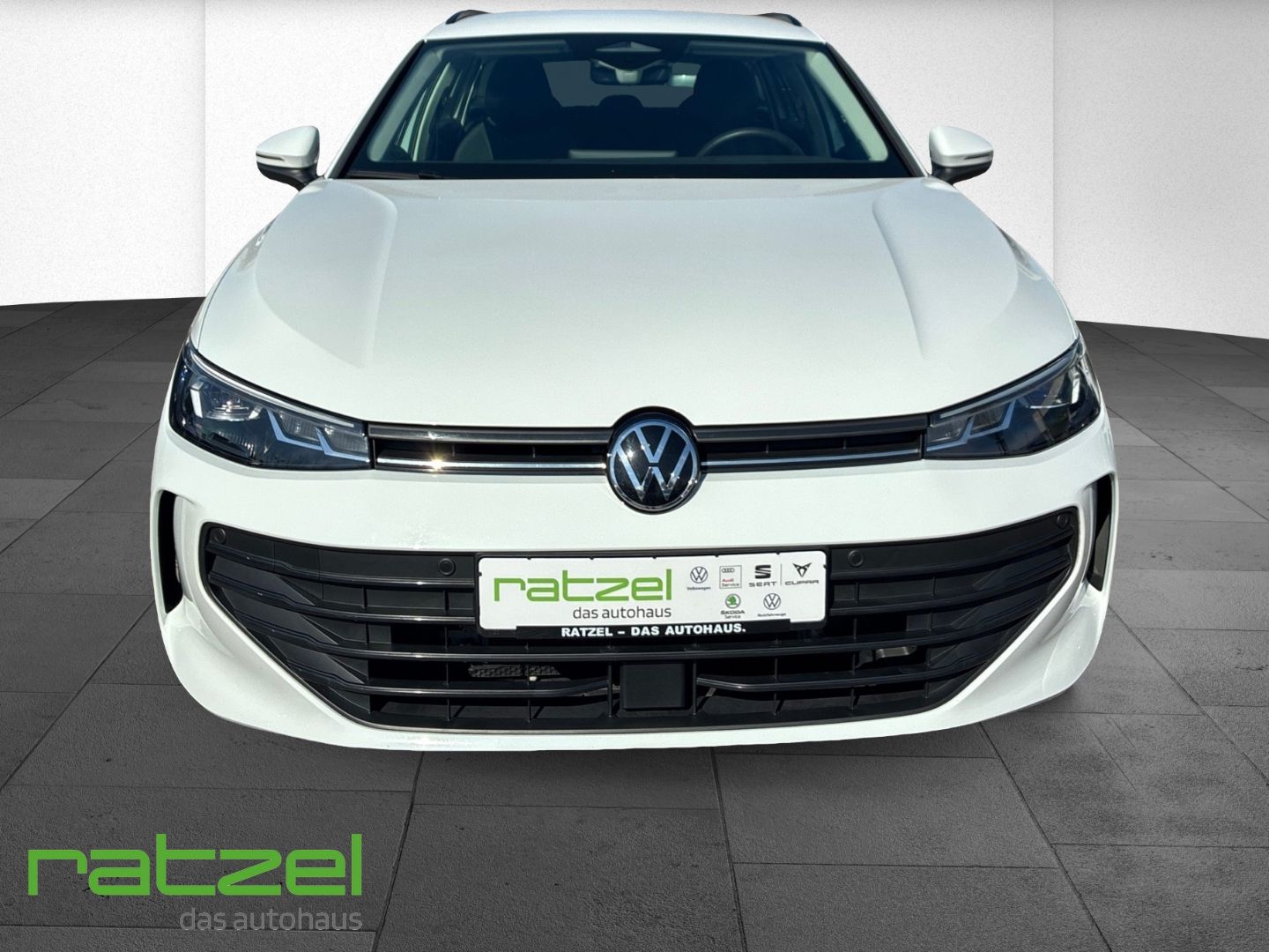 Fahrzeugabbildung Volkswagen Passat Variant 1.5 eTSI DSG Navi Digitales Cockp