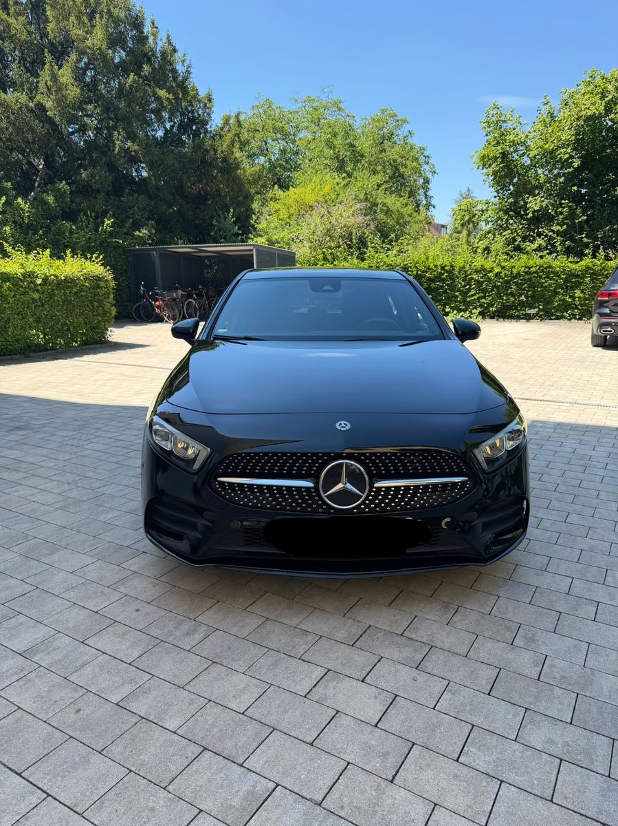 MERCEDES-BENZ A 180 - AMG Line / Nightpaket 