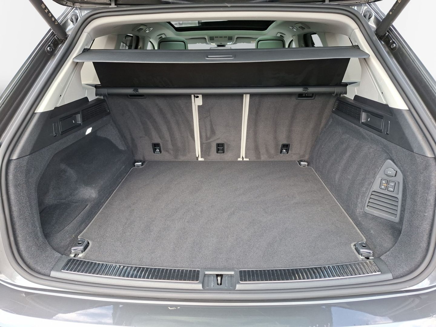 Touareg 3.0 TSI 4M Elegance *STHZ*AHK*PANO*HUD*