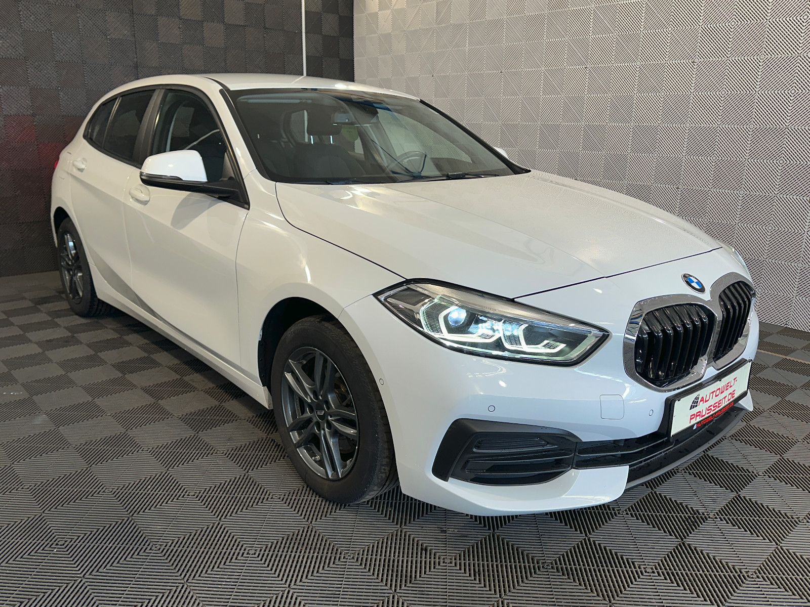 Gebrauchtwagen BMW 118 118i Lim.*ADVANTAGE*ACC-LED-KLIMA-SHZ-PDC-LM in Horb am Neckar