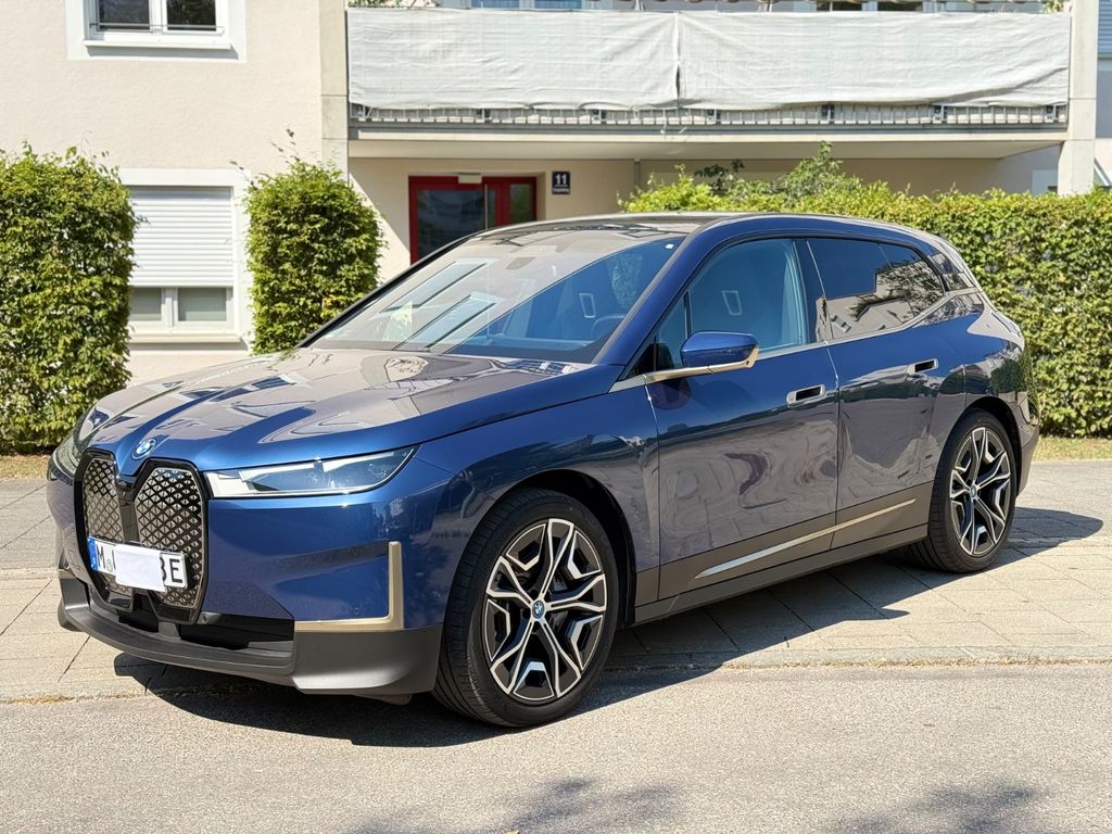 Image of BMW iX