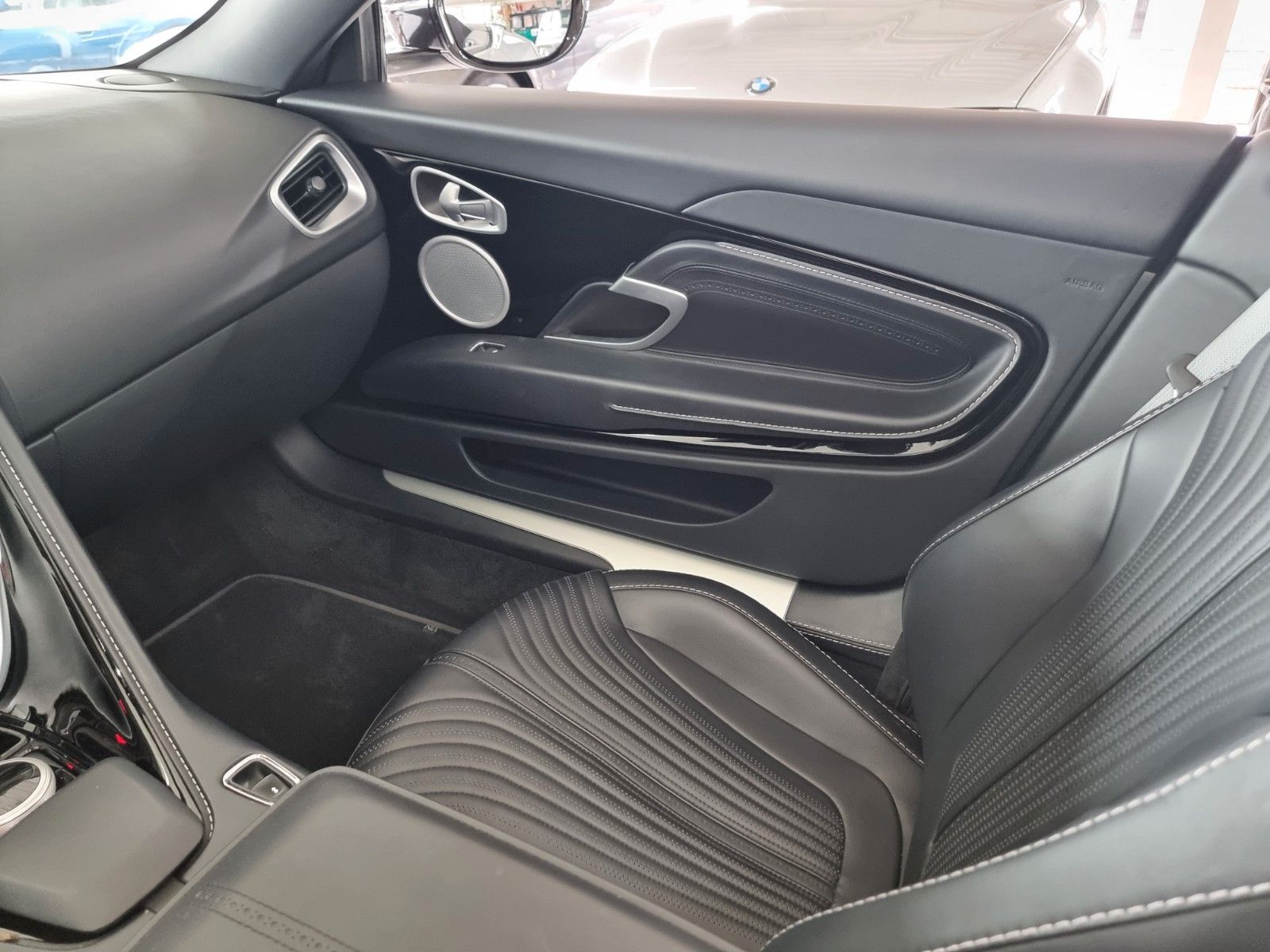 Fahrzeugabbildung Aston Martin DB11 4.0 V8 Last Facelift/Lightning/Like new!