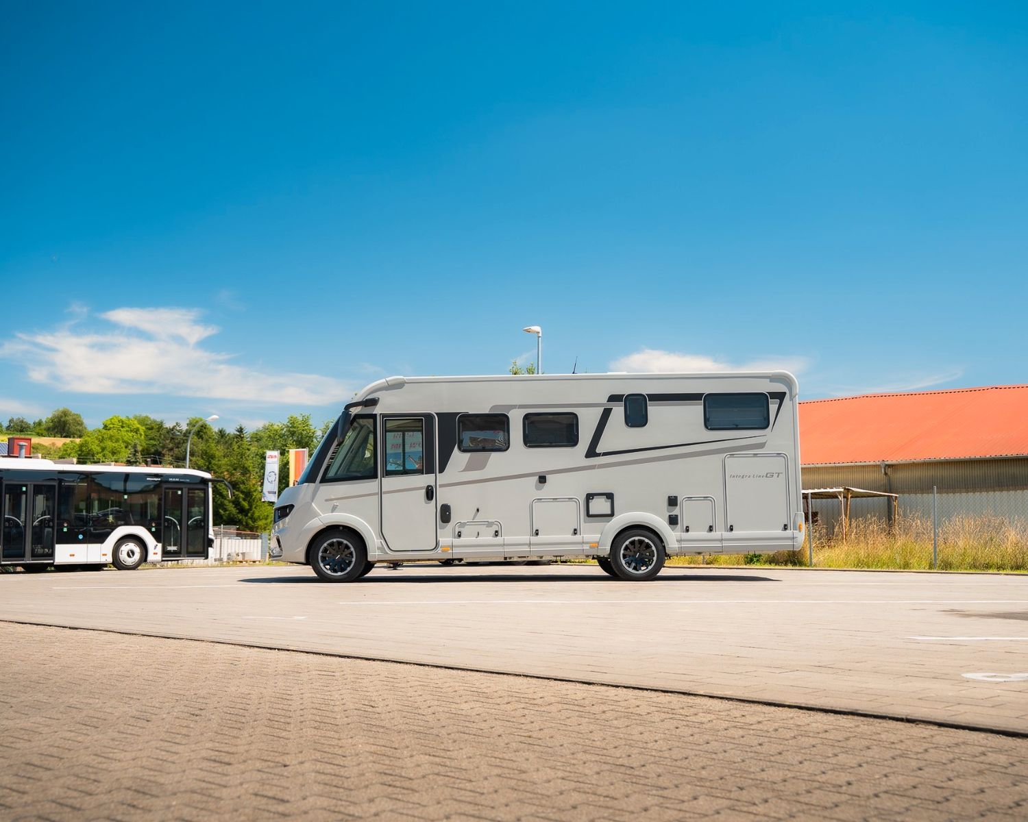 Fahrzeugabbildung Eura Mobil Integra Line 726 EF GT Delta / Hubstützen