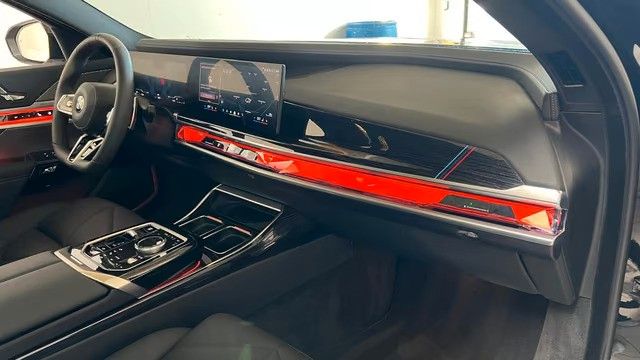 Fahrzeugabbildung BMW 740 d xDrive M Sport Pro*B&W*MASS*PAN*STHZ*CON*