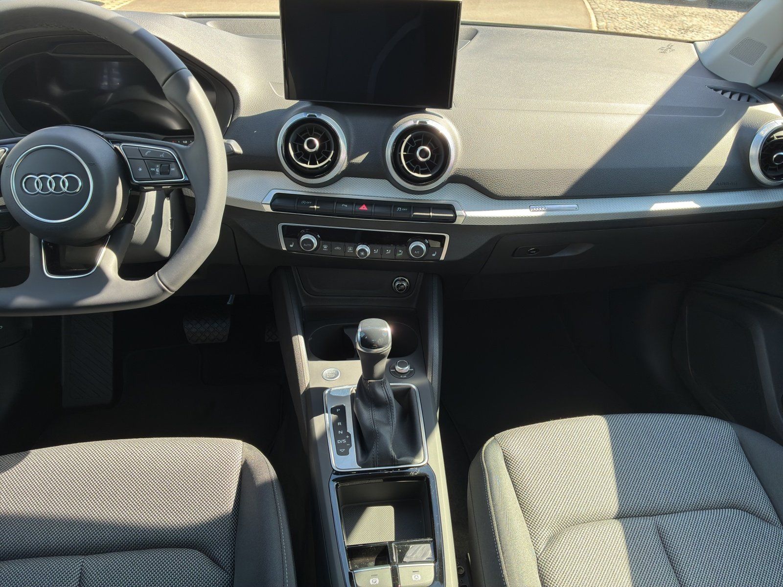 Fahrzeugabbildung Audi Q2 advanced 35 TFSI 110(150) S tronic Kamera,LM