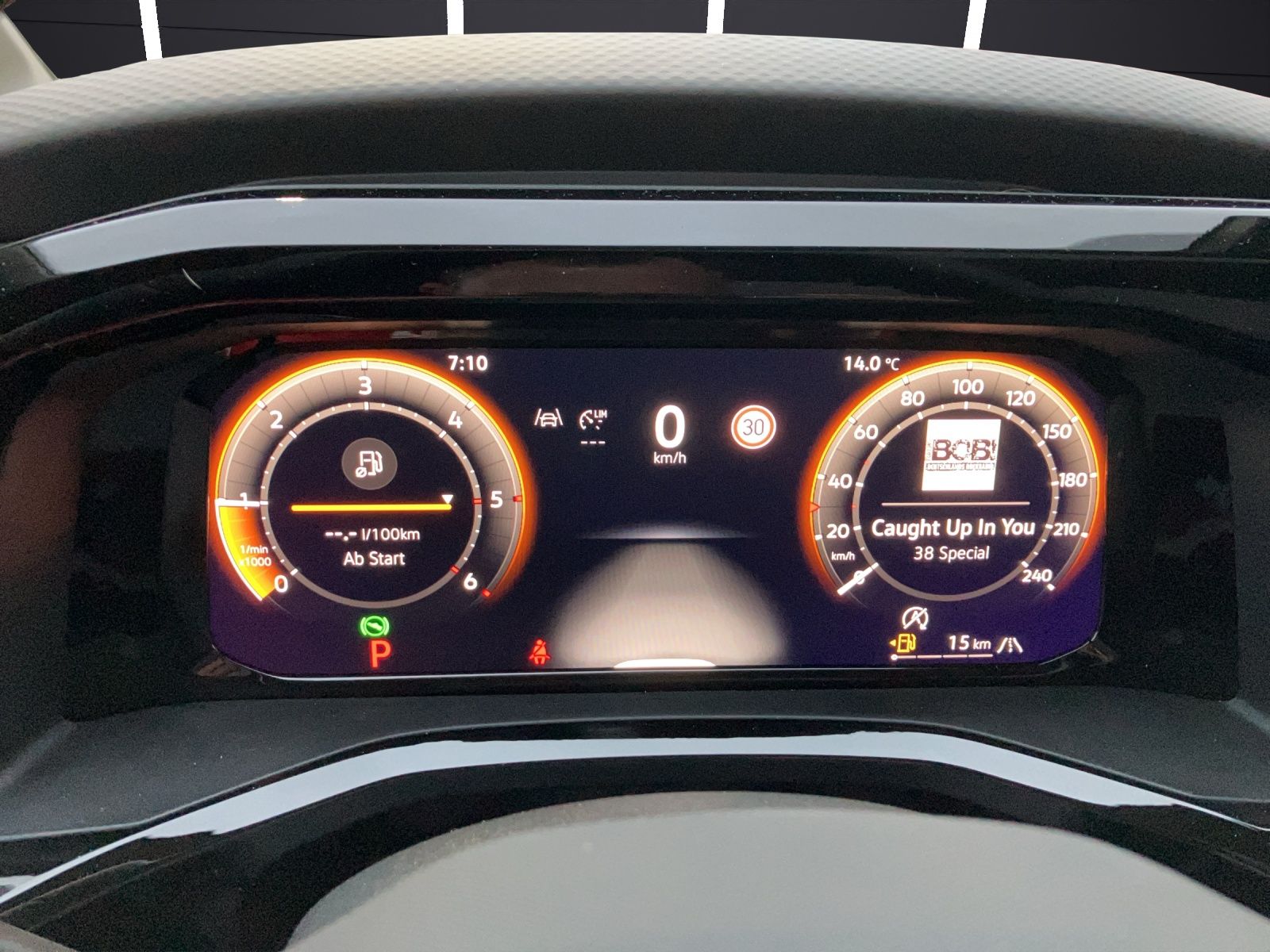 Fahrzeugabbildung Volkswagen T7 Multivan TDI Life DSG KLIMA, AHK, STANDH., DC