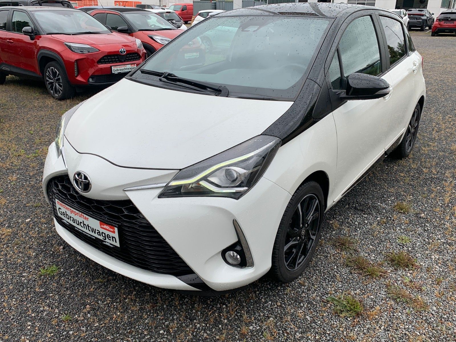 TOYOTA Yaris