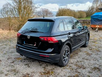 Volkswagen Tiguan - 5