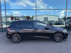 Fahrzeugabbildung Volkswagen Golf VIII Lim. Active eTSI *AHK*LED*TEMP*SHZ*