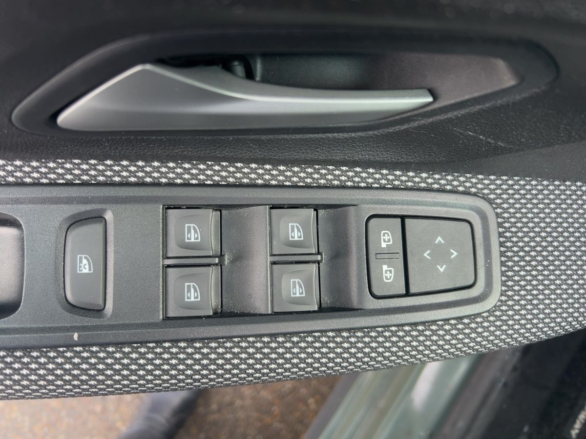 Fahrzeugabbildung Dacia Sandero Stepway Expression+ TCe 110 SHZ Kamera