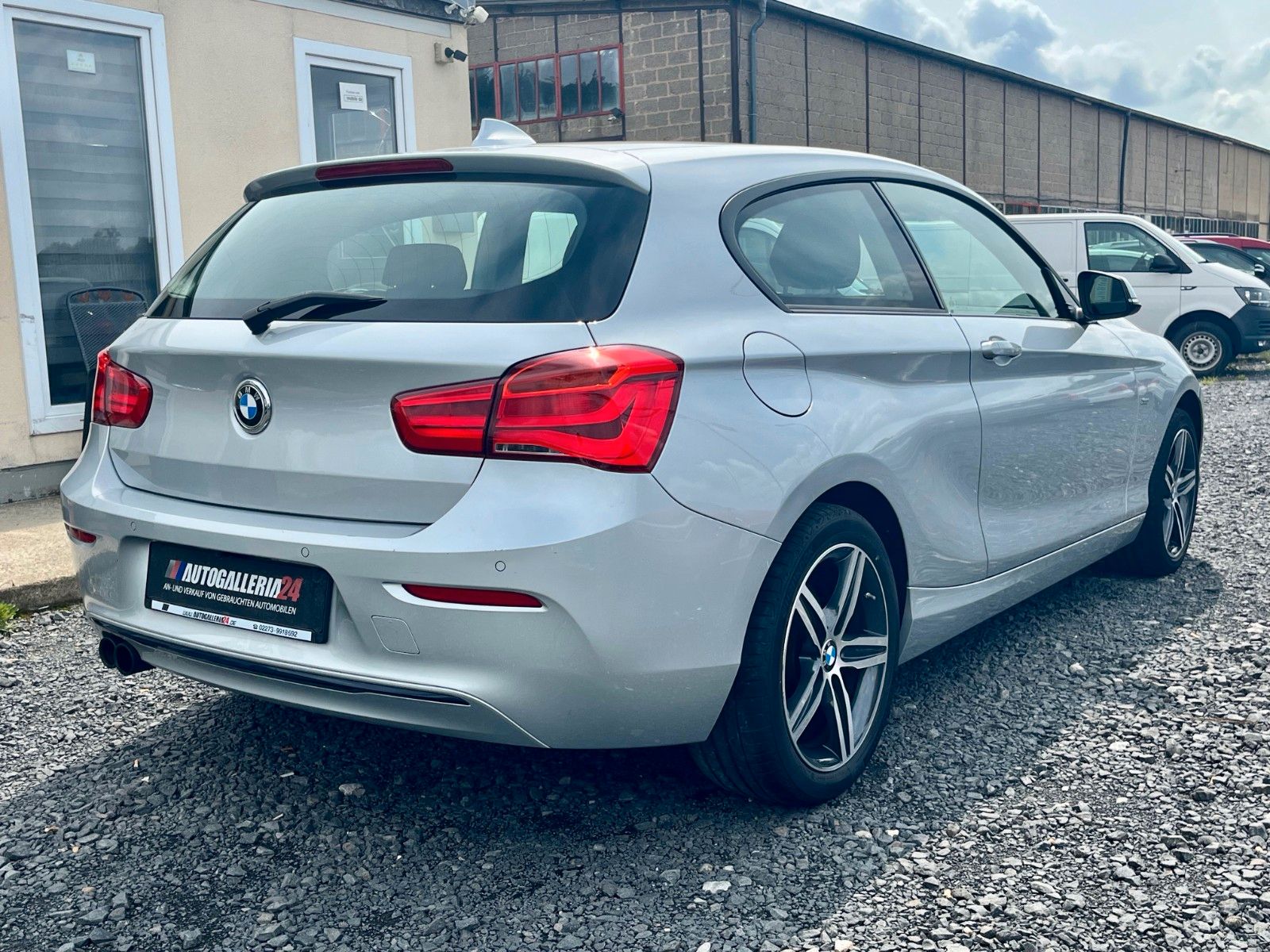 Fahrzeugabbildung BMW 120i 3-Türer Aut. SPORT LINE Navi LED HiFi 1.HAN