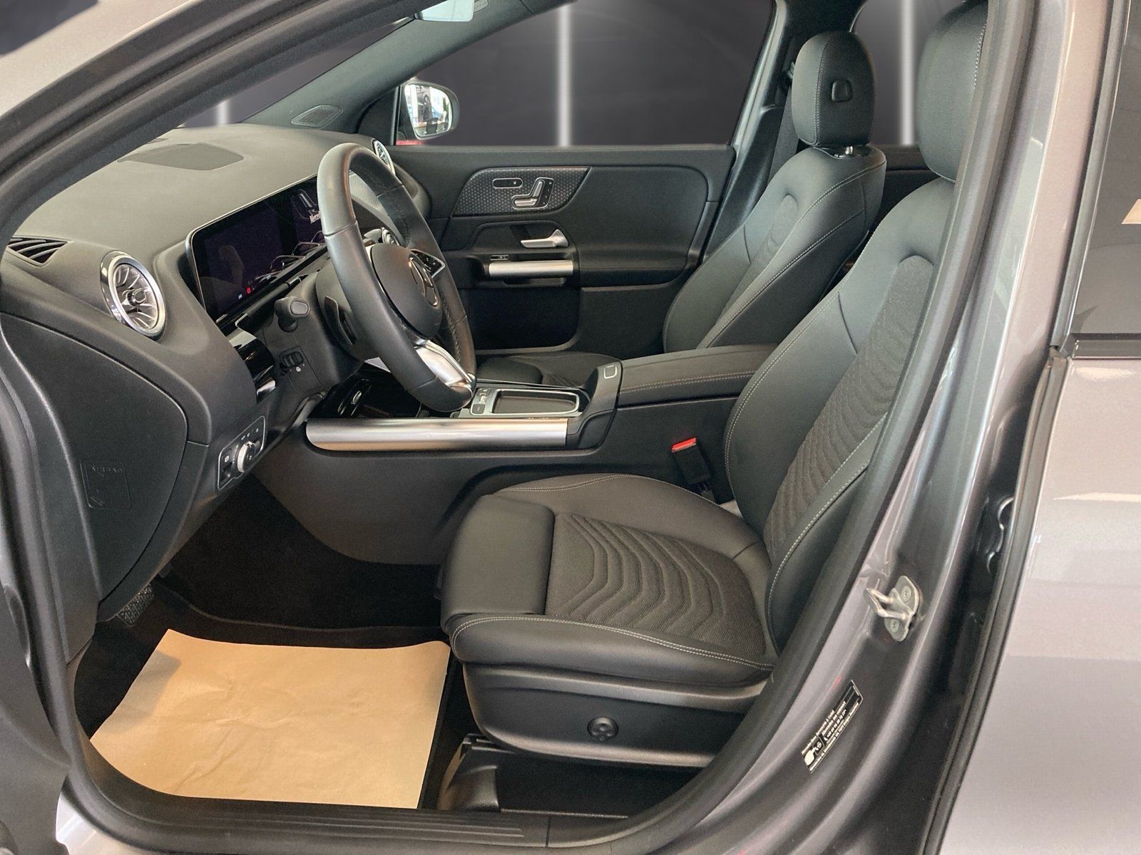 Fahrzeugabbildung Mercedes-Benz GLA 250 4M Progressive*Distro*360°*Totwi*Memory*