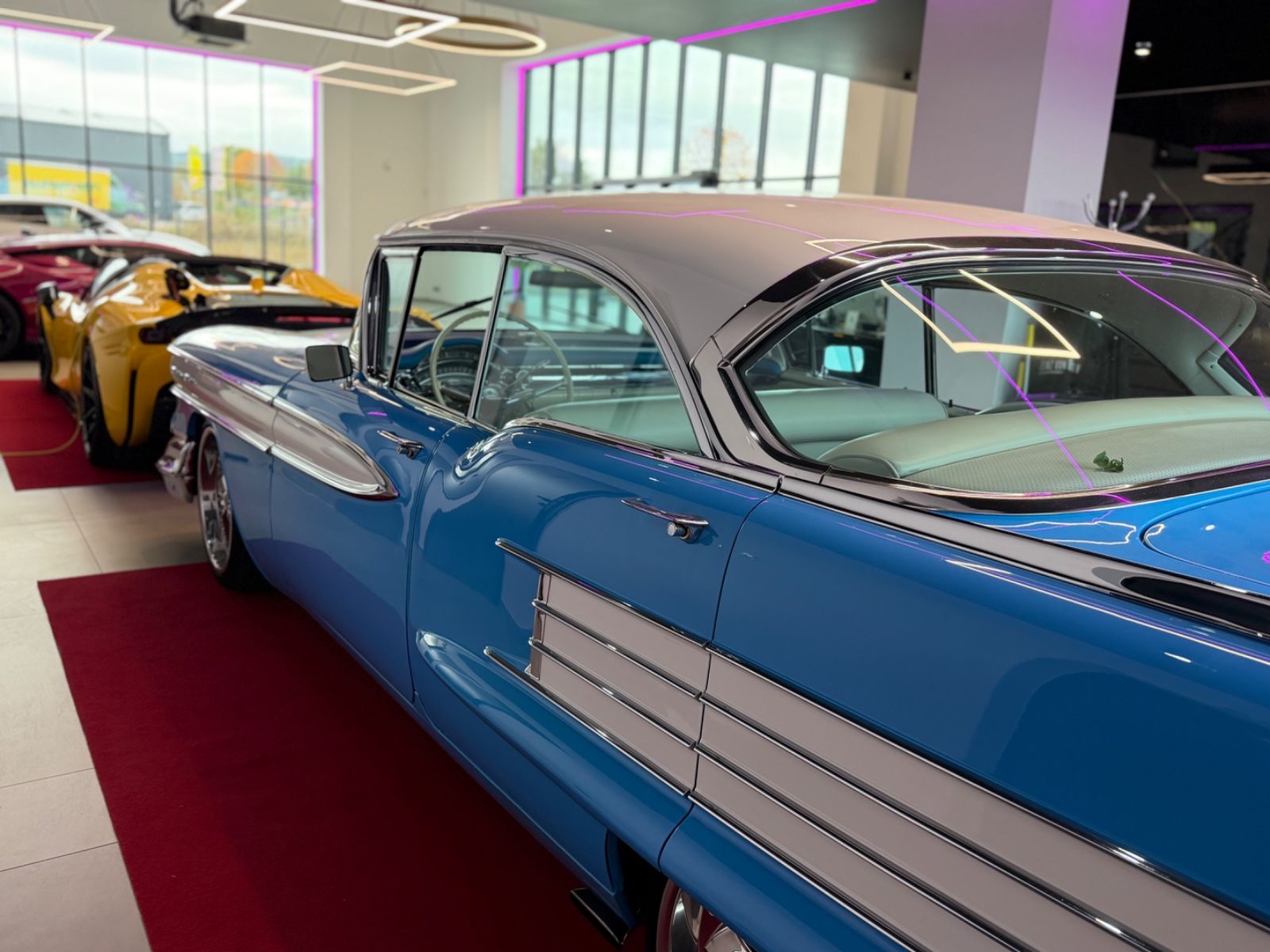 4-Door Holiday Sedan Super 88