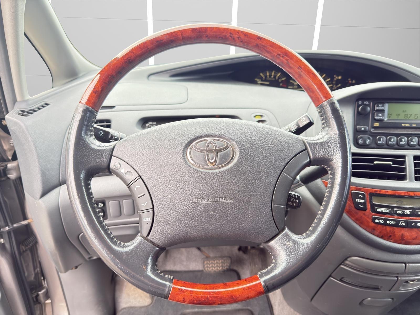 Toyota Previa 2005 — photo 17