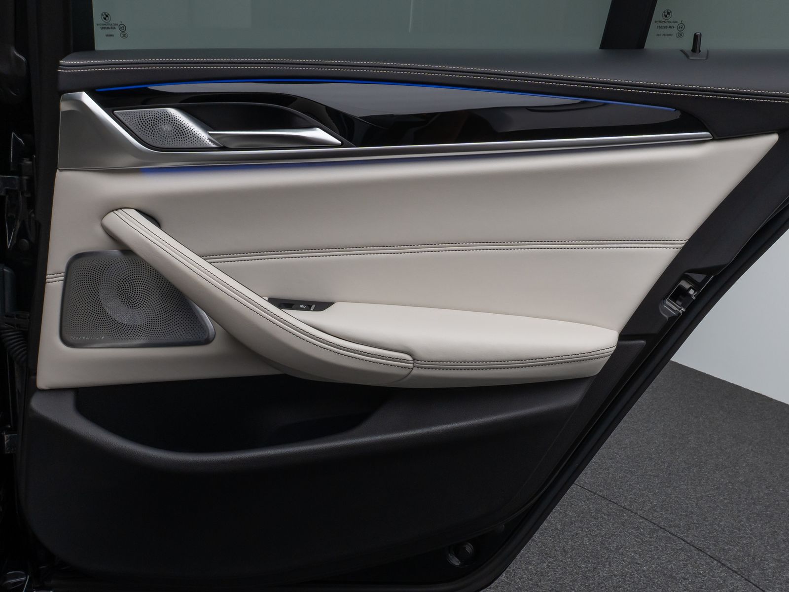 Fahrzeugabbildung BMW M5 xD 360°HUD DAB B&W SoftCl Massage Komfort