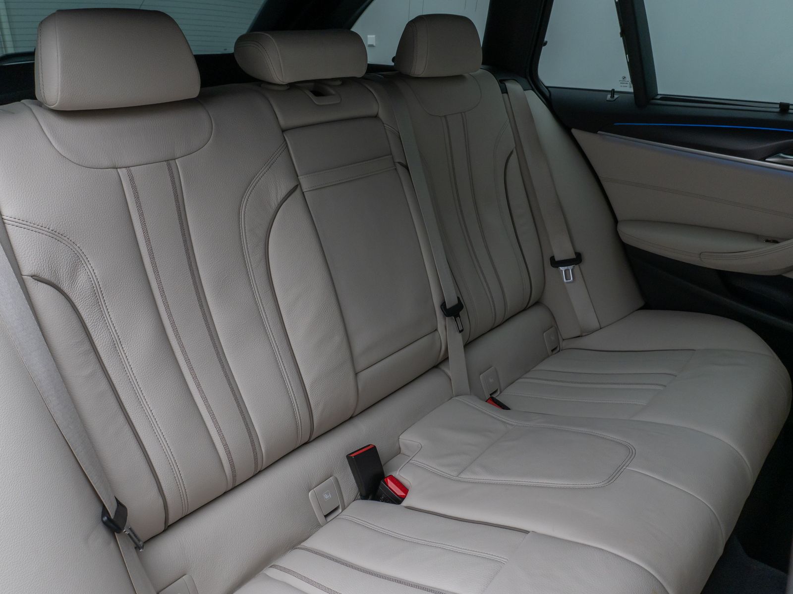 Fahrzeugabbildung BMW 530e xD M Sport Massage Laser HUD DAB Individual