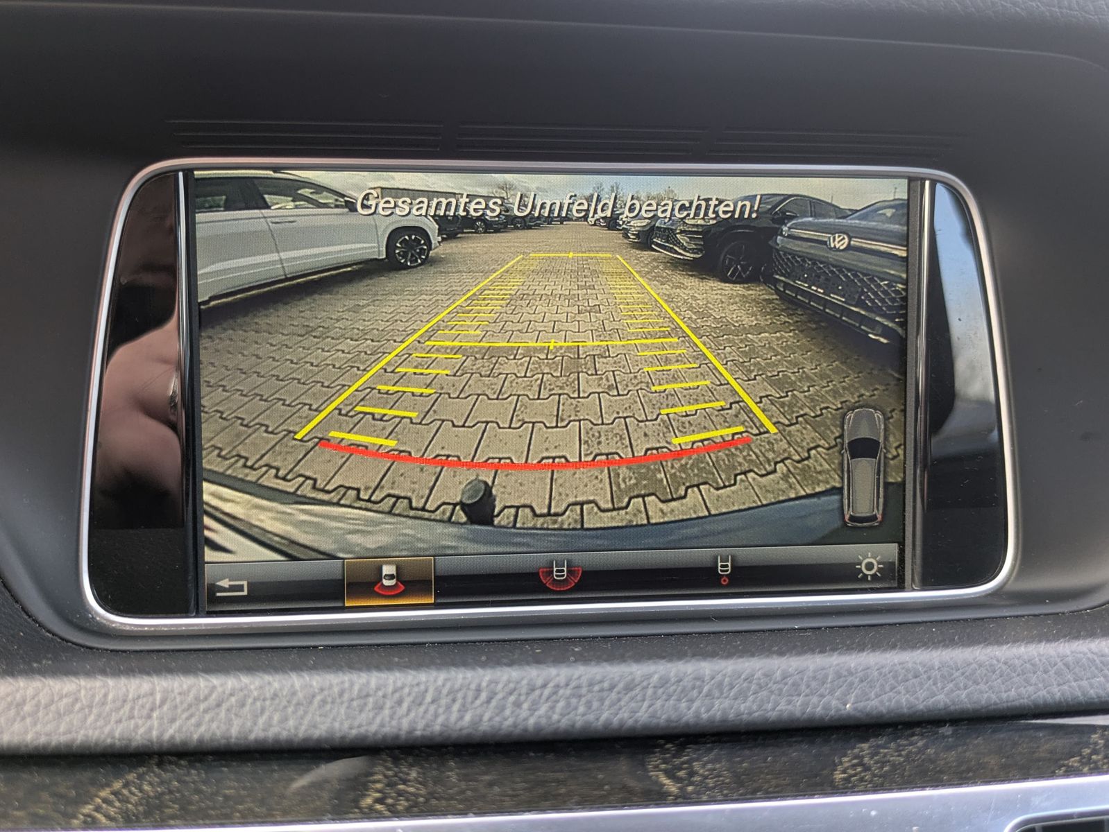 Fahrzeugabbildung Mercedes-Benz E 220 Avantgarde LED*AHK*KAMERA*TEMP*NAVI*SHZ