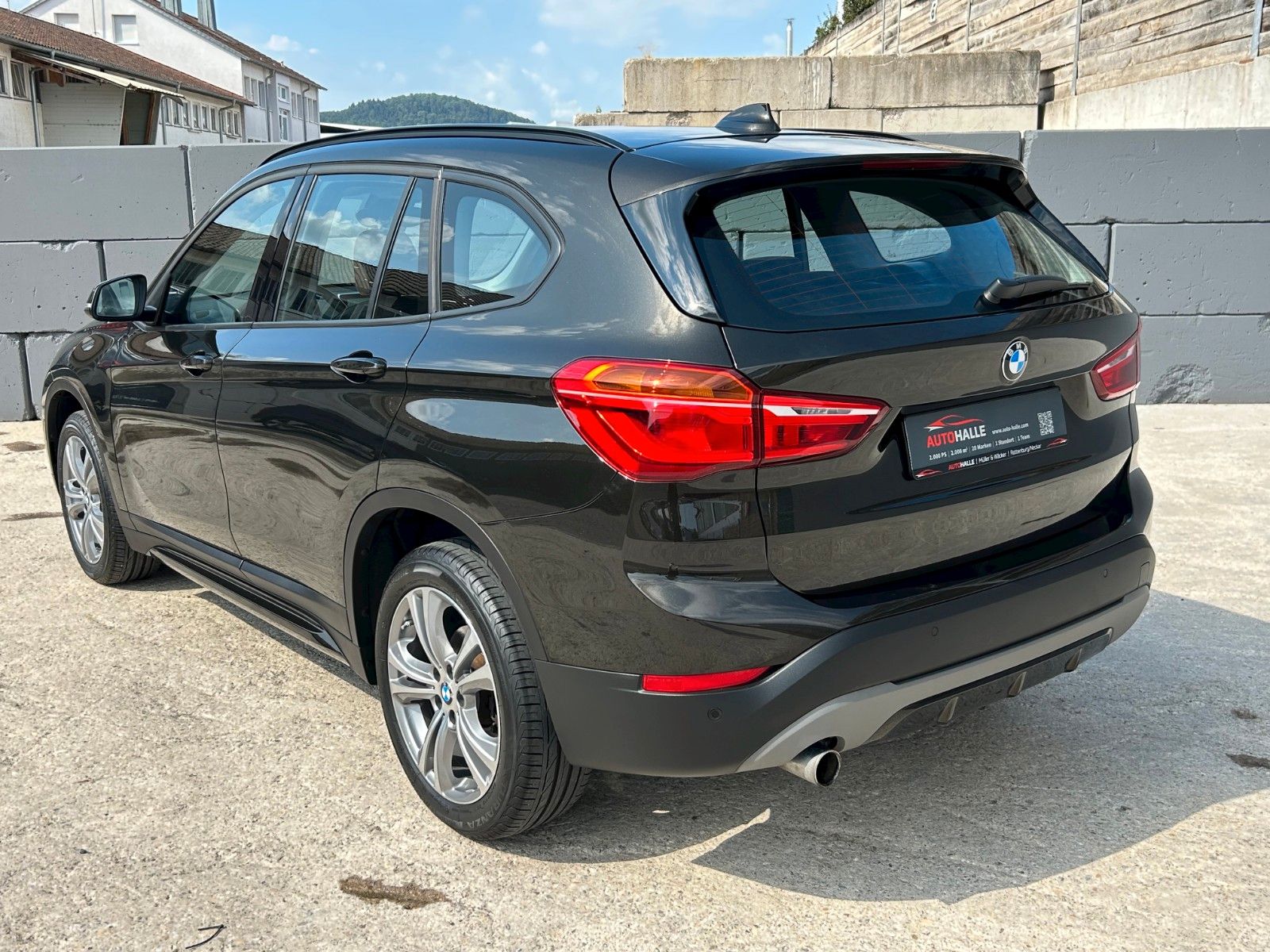 Fahrzeugabbildung BMW X1 sDrive18i Sport Line HiFi Navi + HUD Leder