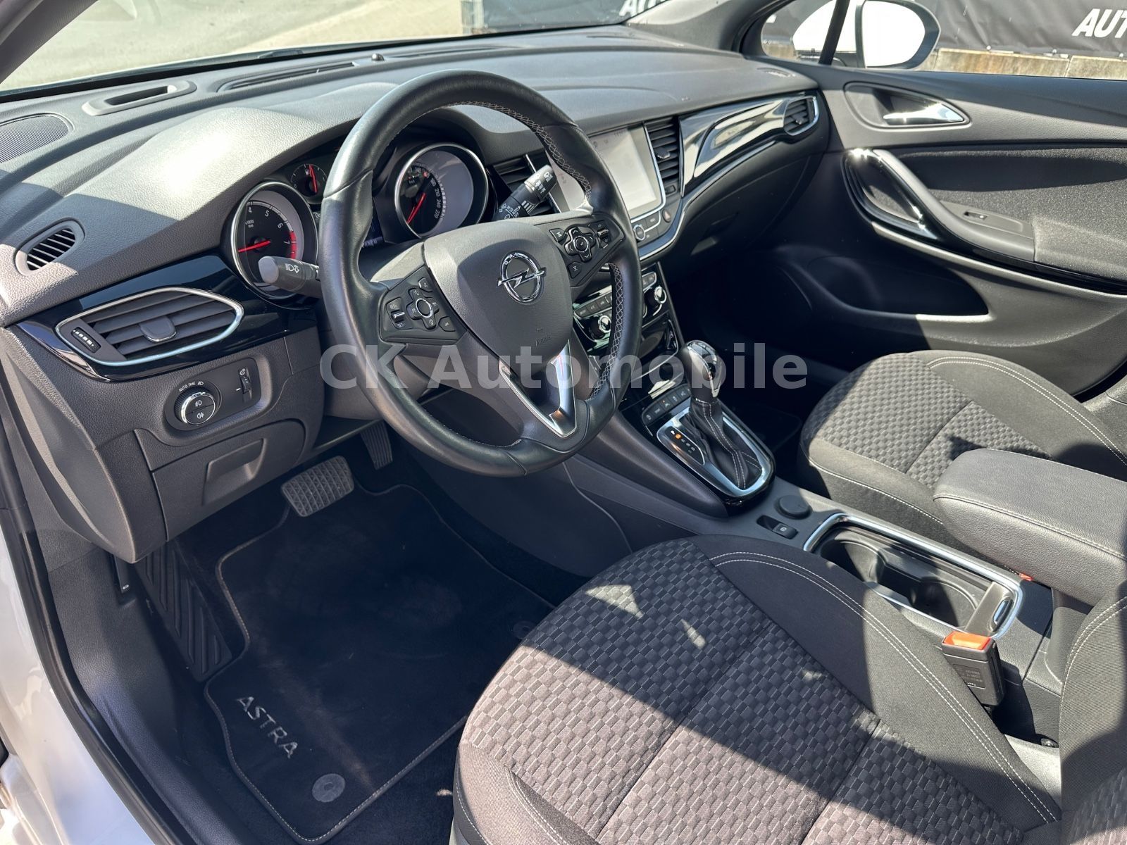 Fahrzeugabbildung Opel Astra K 1.6 Turbo Dynamic Autom./Navi/LED/ACC