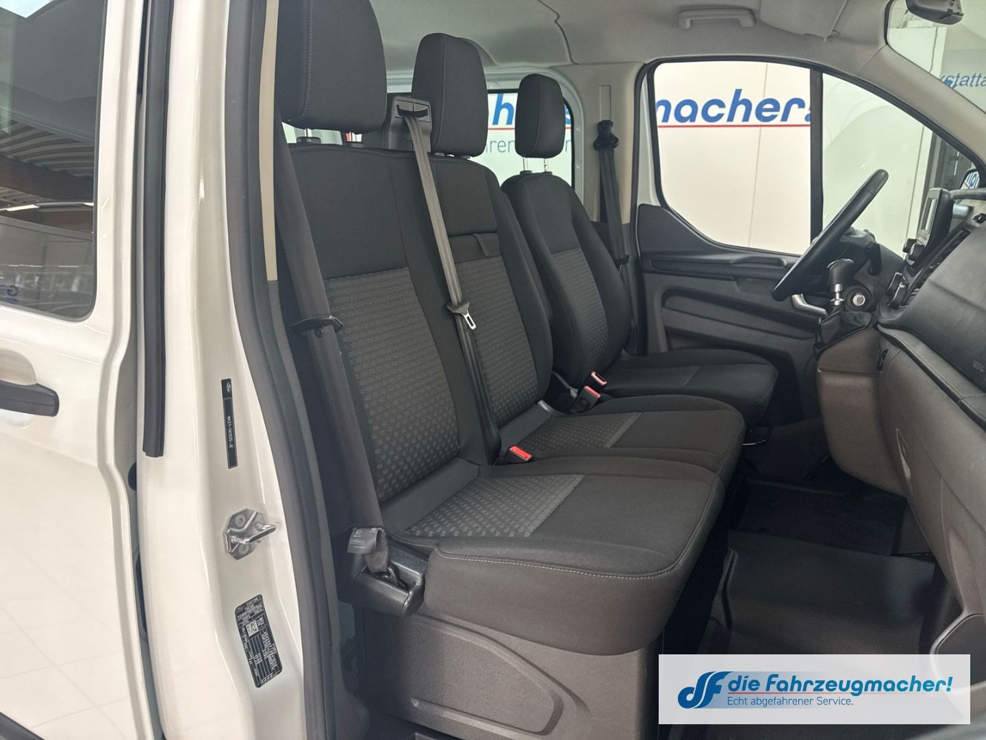 Fahrzeugabbildung Ford Transit Custom 320 L2 Trend 2.0 TDCi Dyn. Kurven