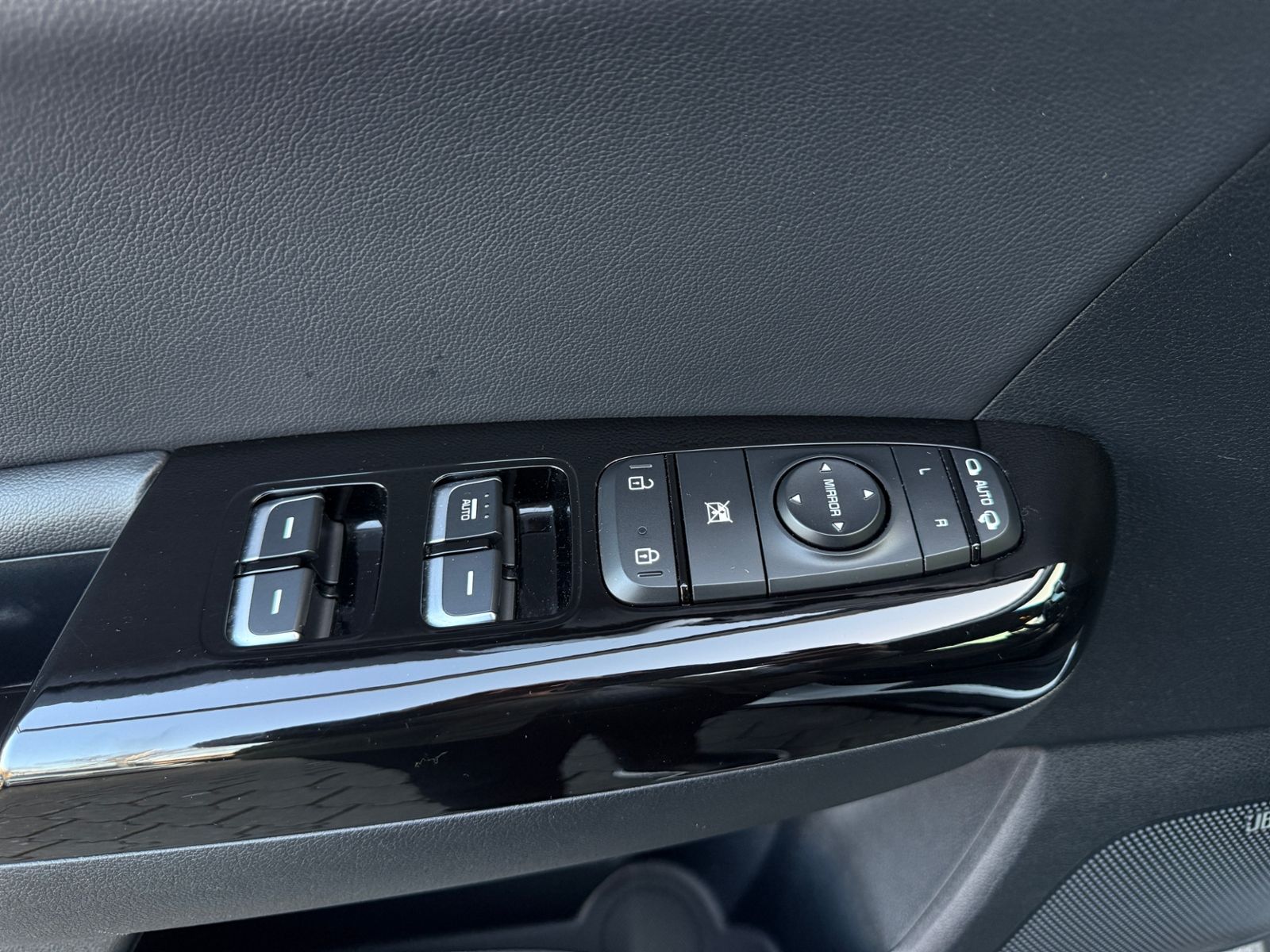 Fahrzeugabbildung Kia Sportage Black Edition KAM LED NAVI