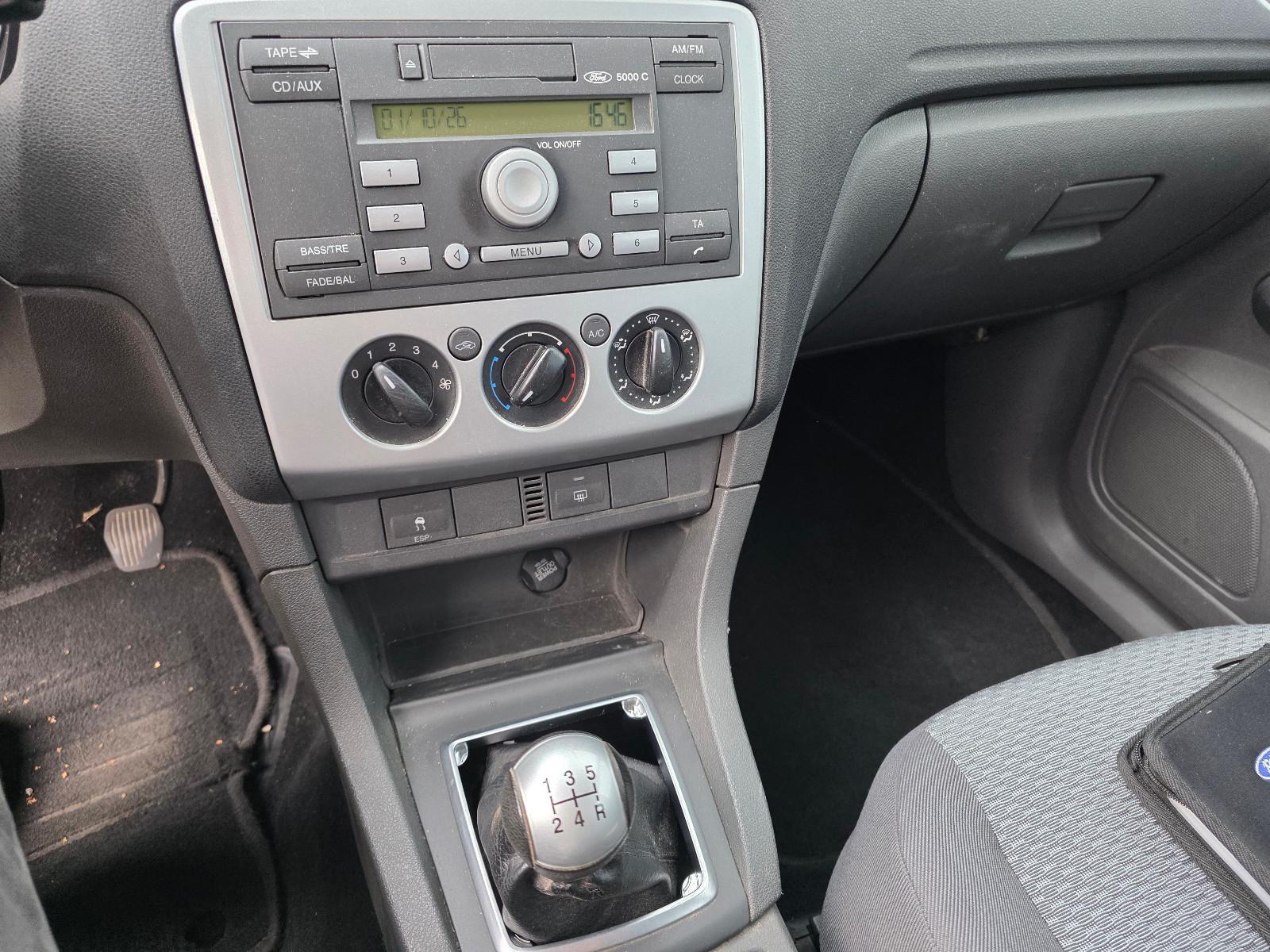 Ford Focus 2006 — photo 8