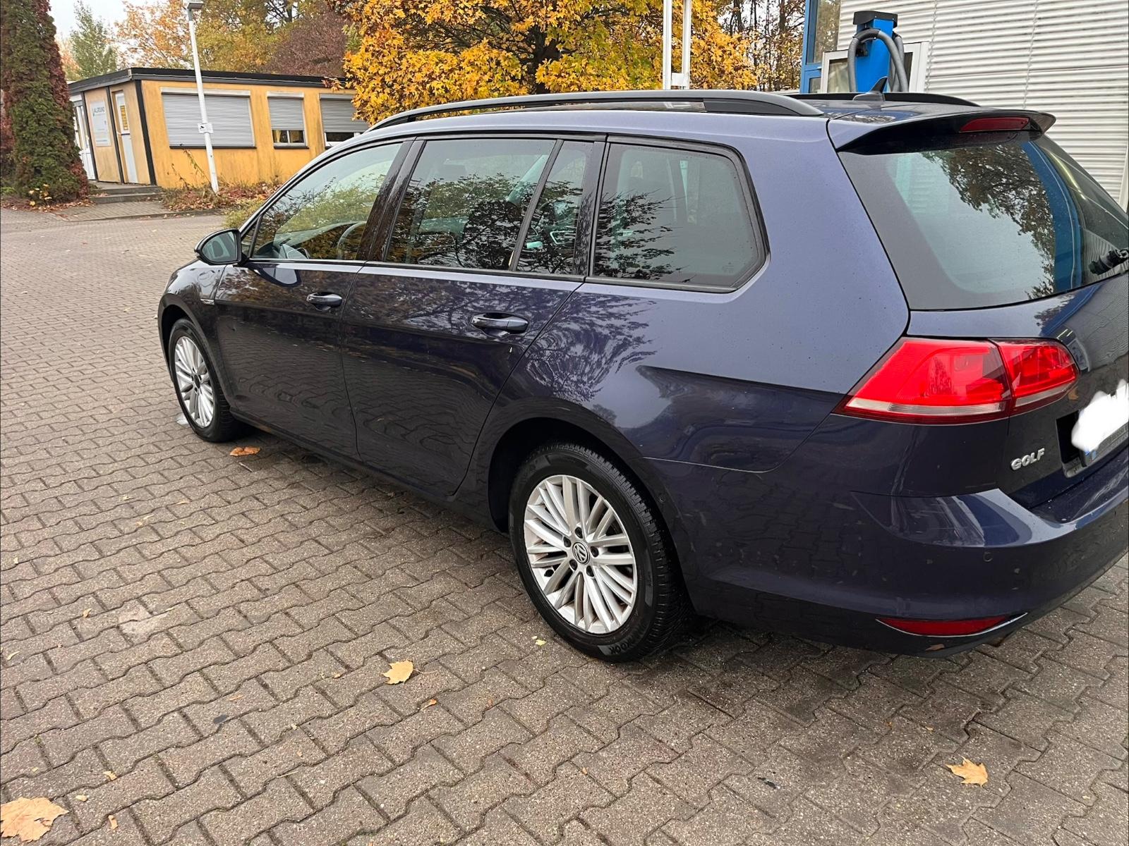 Volkswagen Golf 2014 — rear view